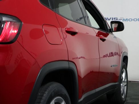 Used 2024 Jeep Compass Latitude AWD/4WD image 5