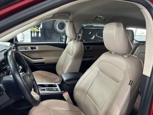 Used 2023 Ford Explorer Limited AWD/4WD image 11