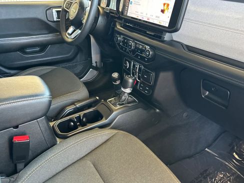Used 2024 Jeep Wrangler Sahara image 15