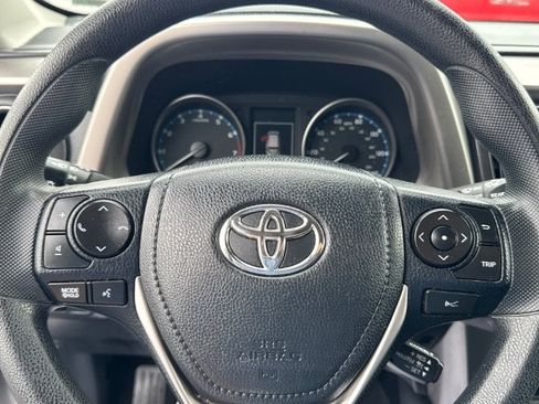 Used 2017 Toyota RAV4 LE AWD/4WD image 12