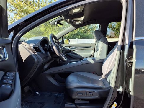 Used 2023 Buick Enclave Essence w/ Sport Touring Edition image 20