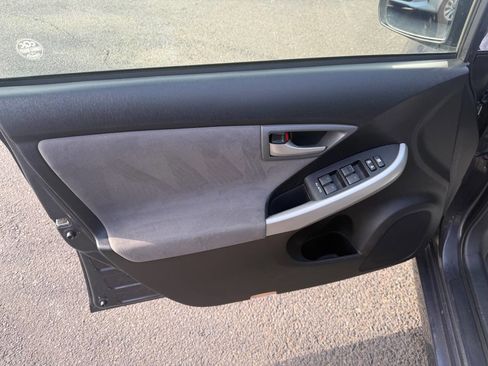 Used 2013 Toyota Prius Two image 9