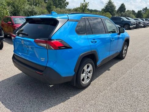 Used 2019 Toyota RAV4 XLE w/ Convenience Package AWD/4WD image 3