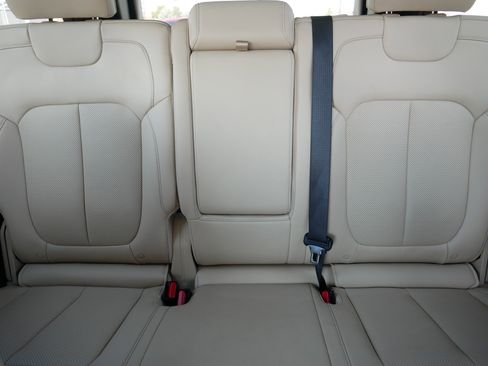 Used 2025 Jeep Grand Cherokee Limited w/ Luxury Tech Group II image 13