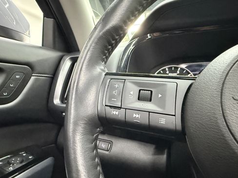 Used 2023 Nissan Pathfinder SL AWD/4WD image 15