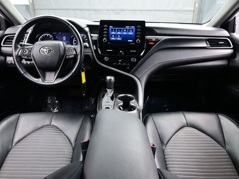 Used 2021 Toyota Camry SE w/ Cold Weather Package image 15