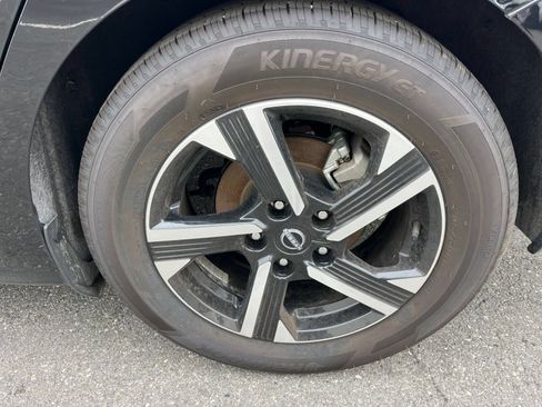 Used 2025 Nissan Sentra SV FWD image 29