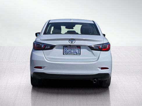 Used 2019 Toyota Yaris LE FWD image 5