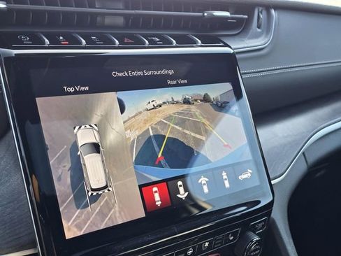 Used 2024 Jeep Grand Cherokee L Limited w/ Luxury Tech Group II image 9