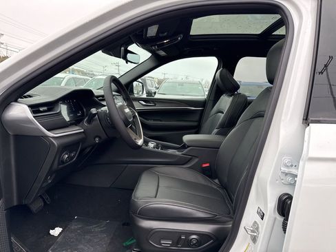 New 2026 Jeep Grand Cherokee Limited image 19