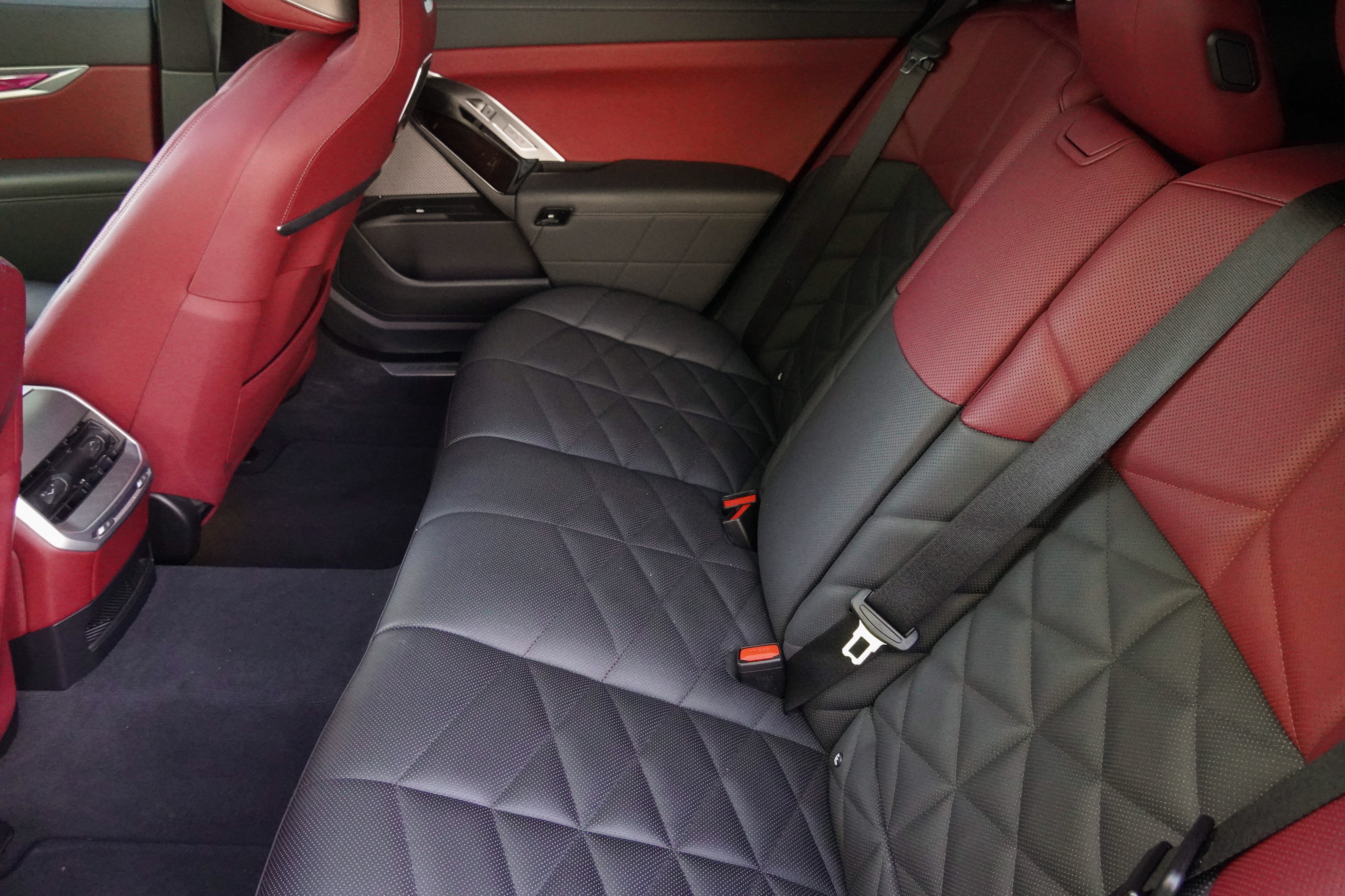 Certified 2024 BMW 740i RWD image 35