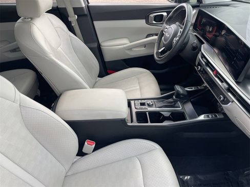 Used 2025 Kia Sorento S w/ Panoramic Sunroof Package image 11