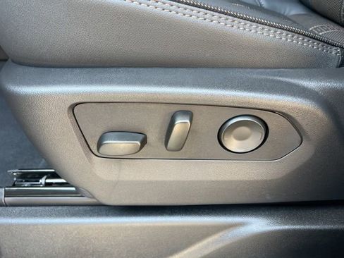 New 2025 Chevrolet Suburban High Country image 22