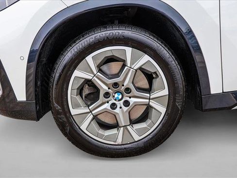 Used 2024 BMW X1 xDrive28i w/ Premium Package image 9