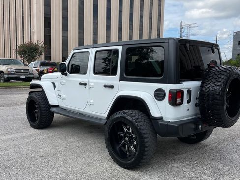 Used 2020 Jeep Wrangler Unlimited Sahara AWD/4WD image 3
