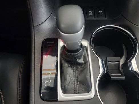 Used 2018 Toyota Highlander XLE image 18