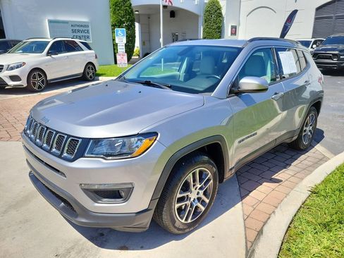 Used 2019 Jeep Compass Latitude image 3
