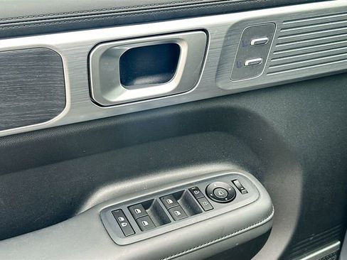 Used 2025 Hyundai Santa Fe Limited AWD/4WD image 5