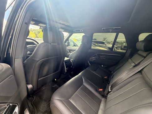 Used 2023 Land Rover Range Rover SE image 4