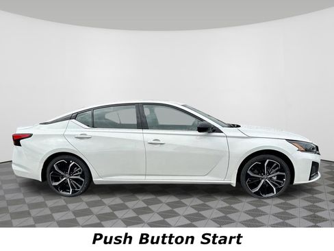 Certified 2025 Nissan Altima 2.5 SR w/ SR Premium Package FWD image 3