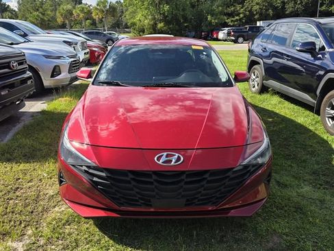 Used 2023 Hyundai Elantra SEL w/ Convenience Package FWD image 2