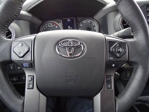 Used 2022 Toyota Tacoma TRD Off-Road image 21