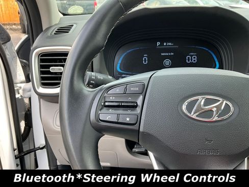 Used 2025 Hyundai Venue SEL FWD image 10