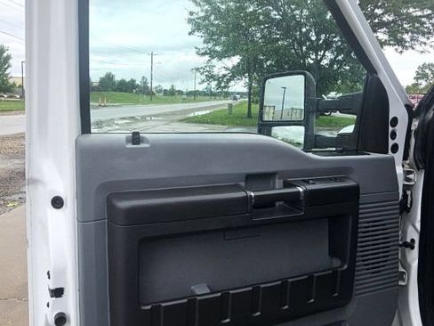 Used 2015 Ford F550 2WD Regular Cab Super Duty image 14