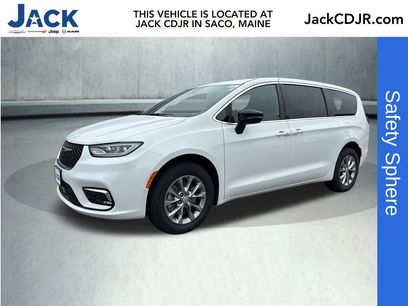 New 2026 Chrysler Pacifica Select