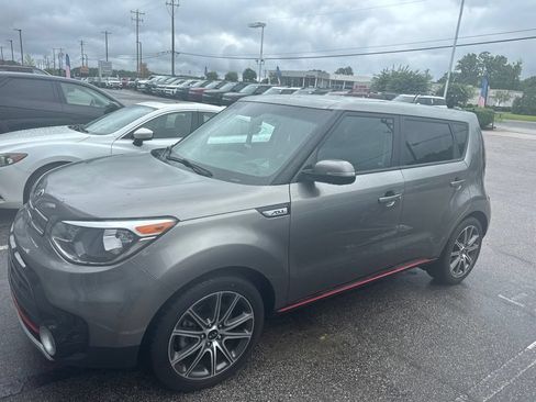 Used 2019 Kia Soul ! FWD image 2