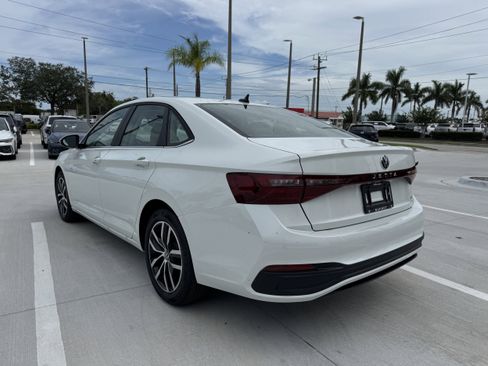 New 2025 Volkswagen Jetta SE image 5