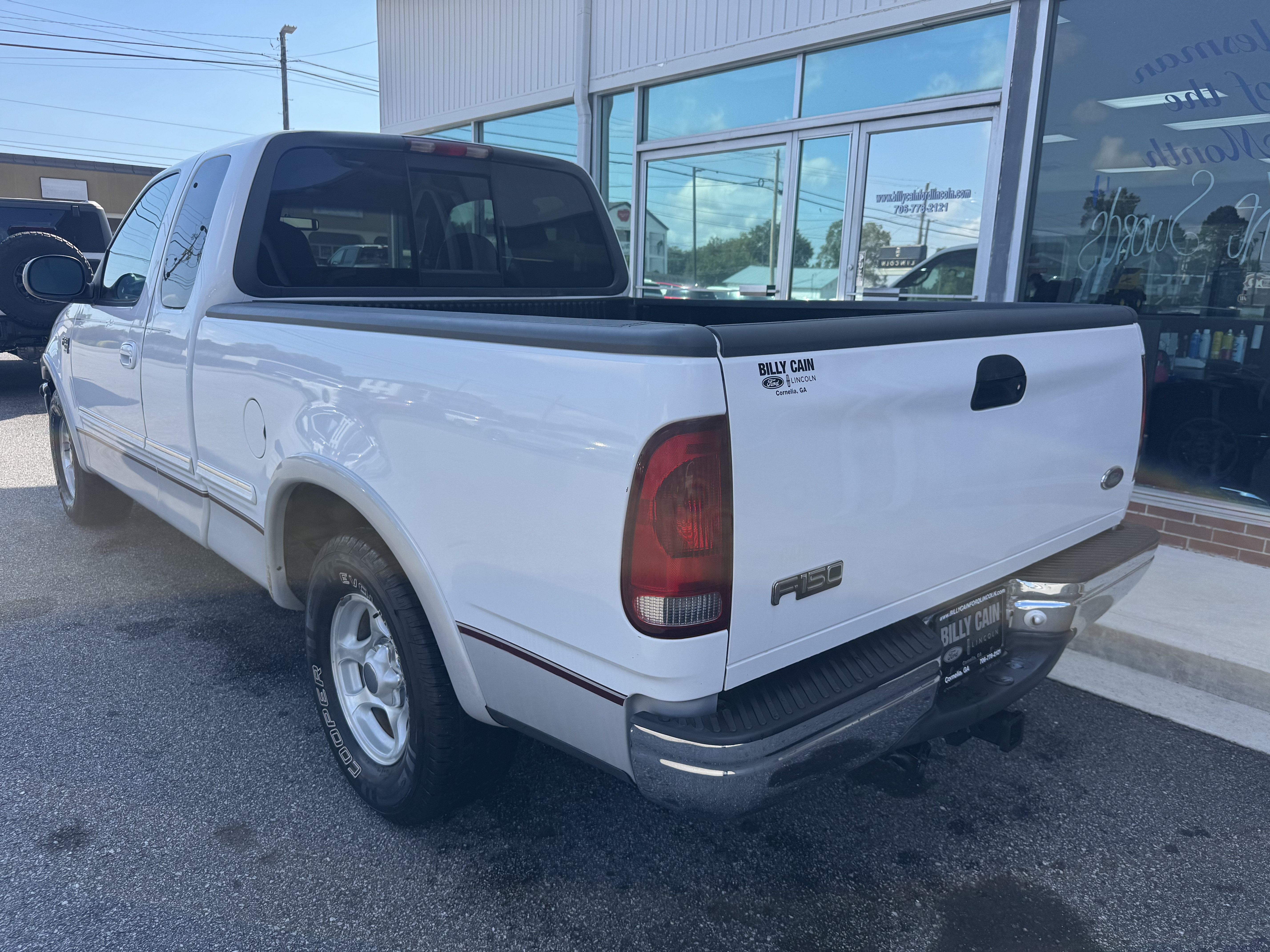 Used 1998 Ford F150 Lariat RWD image 2