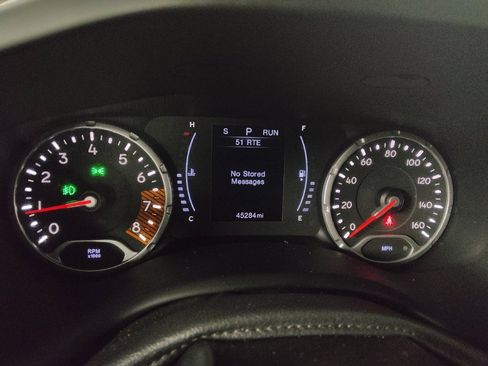 Used 2019 Jeep Renegade Latitude w/ Cold Weather Group image 23