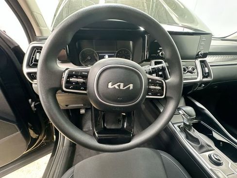 Used 2023 Kia Sorento LX FWD image 12
