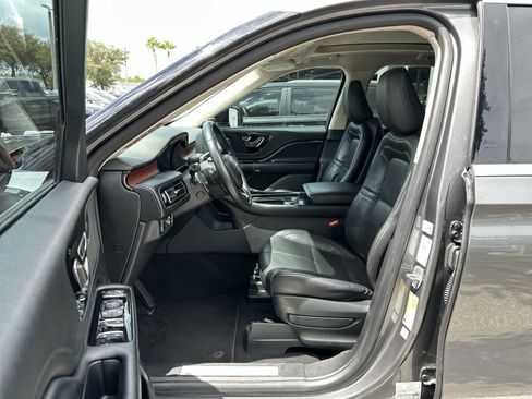 Used 2023 Lincoln Aviator Reserve AWD/4WD image 2
