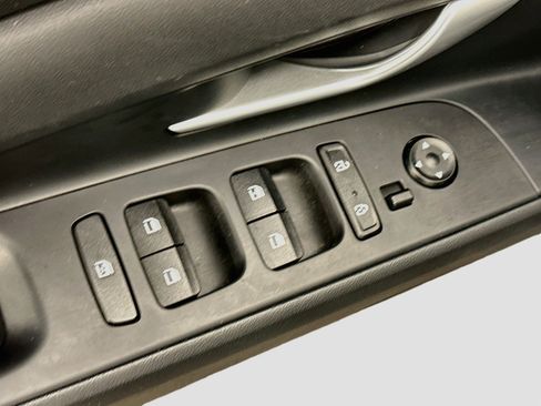 Used 2023 Hyundai Elantra SE w/ Cargo Package FWD image 15