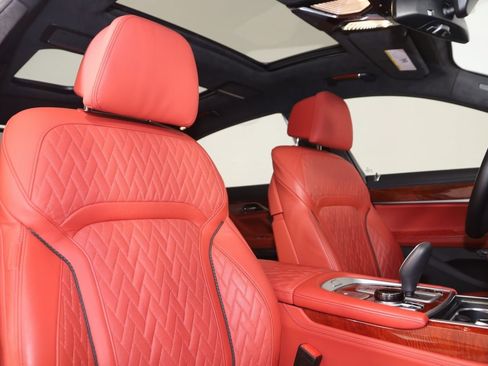 Used 2022 BMW ALPINA B7 xDrive w/ Luxury Rear Seating Package image 14