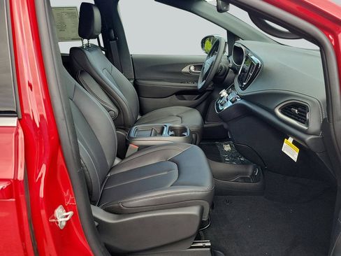New 2027 Chrysler Pacifica Select FWD image 20