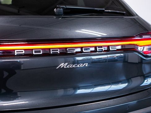 Used 2024 Porsche Macan image 20