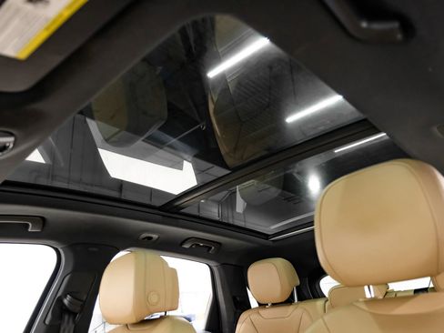 Used 2019 Porsche Cayenne Sport Utility 4D image 27