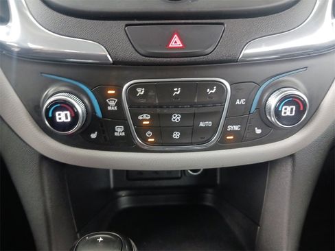 Used 2020 Chevrolet Equinox LT image 23