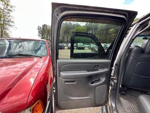 Used 2004 Chevrolet Silverado 2500 LT AWD/4WD image 26