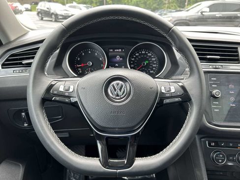 Used 2021 Volkswagen Tiguan SE FWD image 15