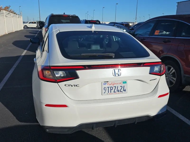 Used 2022 Honda Civic Sport image 2