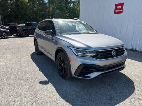 Used 2023 Volkswagen Tiguan SE R-Line FWD image 1