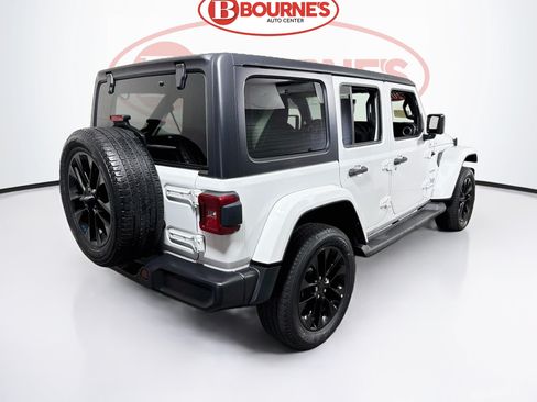 Used 2022 Jeep Wrangler Unlimited Sahara w/ Cold Weather Group AWD/4WD image 10