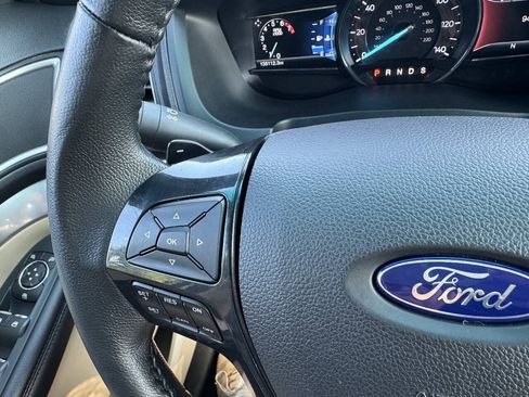 Used 2017 Ford Explorer XLT w/ Equipment Group 202A AWD/4WD image 17