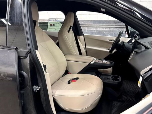 Certified 2024 BMW iX xDrive50 w/ Premium Package AWD/4WD image 10