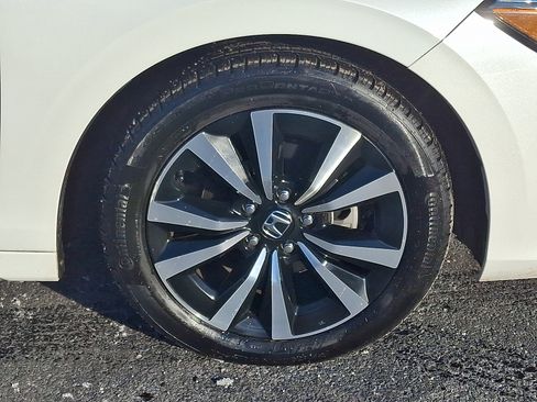 Used 2024 Honda Civic EX-L image 8