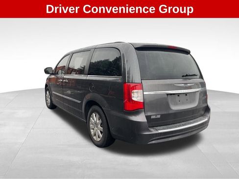Used 2016 Chrysler Town & Country Touring w/ Driver Convenience Group image 3